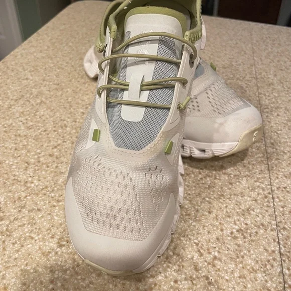 On Running shoes, EXCELLENT condition, wore 2 X, cleaning out closet, 6 1/2 W - Picture 2 of 9